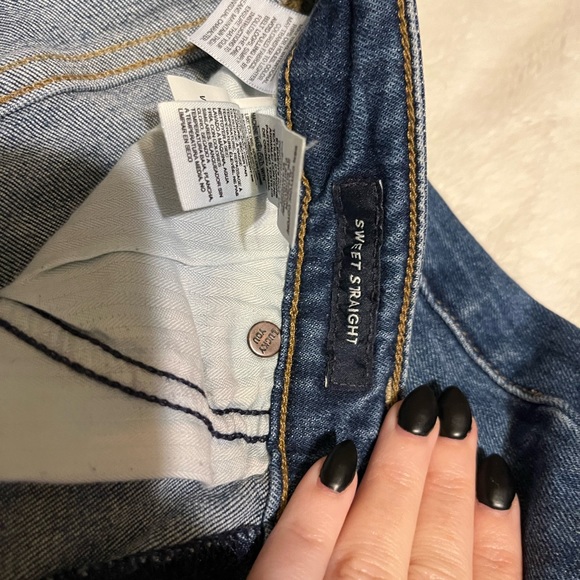 Lucky brand straight jeans. 90s fashion. The absolute cutest fit. - Picture 3 of 3